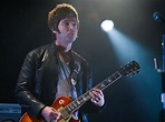 How to play chords like Noel Gallagher