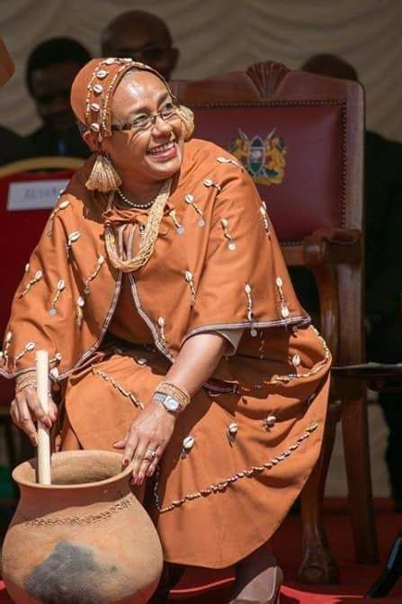 Kenyas First Lady Margaret Kenyatta In Kikuyu Traditional Dress