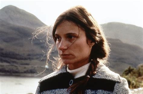 Jan does return, his neck broken in an accident aboard the rig. Katrin Cartlidge "Breaking the waves" | Breaking the waves ...