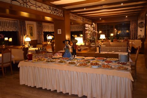 sala da pranzo hotel centrale colfosco alta badia