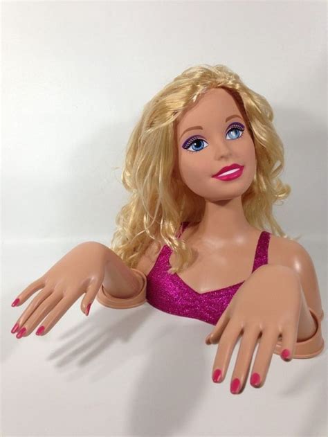 Mattel Barbie Deluxe Styling Head Doll Manicure Moveable Hands Tilting
