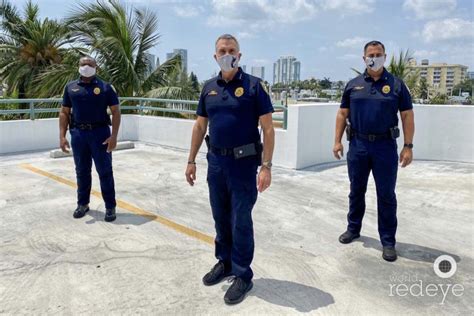 Wrecares Donates Miami Marlins Face Masks To The Miami Beach Police