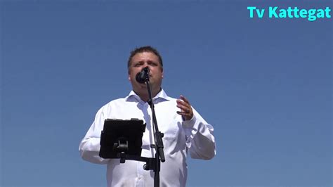 Ejendomsmæglerne anders frost og lars lyng langede lystigt drikkevarer over disken i baren hammerslag på smukfest. Anders Gerner Frost holdt tale ved indvielsen af ny mole i ...