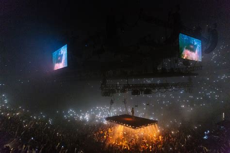 Photos Kanye West Floats Into Seattle On A Suspended Stage Seattle