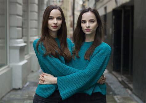 portraits of identical twins reveal their similarities and differences my modern met