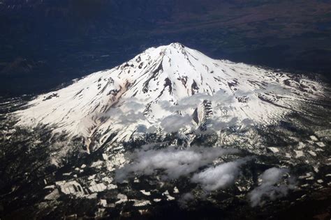 Best Time To See Mount Shasta In California 2021 When To See Roveme
