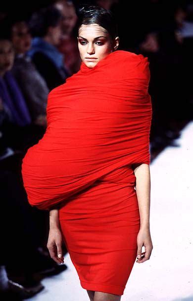 comme des garcons body meets dress dress meets body fashion sculptural fashion rei kawakubo