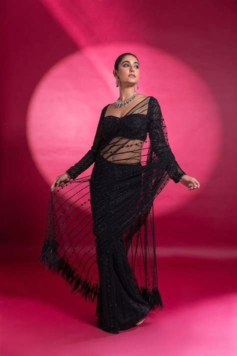 Aggregate More Than 165 Black Shining Saree Vn