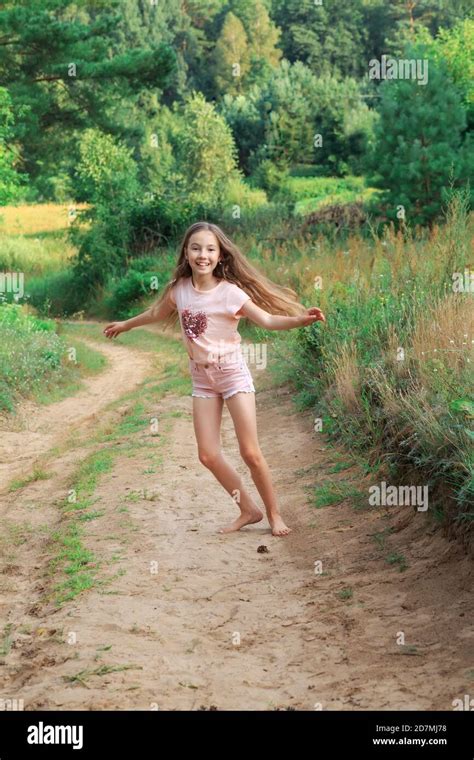 Teen Dancing Outdoor Hi Res Stock Photography And Images Alamy