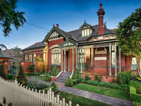 Federation home pops with modern colours. Federation facade | Red brick house exterior, Red brick ...