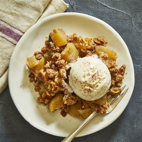 After you have decided what apples to use, decore the apples and places them into the instant pot. Instant-Pot Apple Crisp | Recipe in 2020 | Apple crisp ...