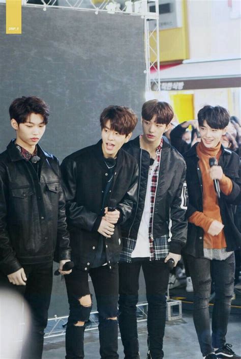 Hyunjin, han, felix] what should i do? Felix Seungmin Hyunjin (Jeongin) I.N | Vêtements homme, Homme