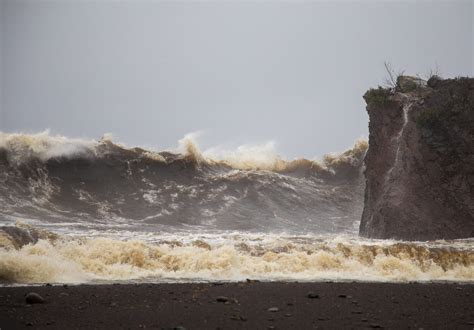 Photo Gallery Winds Whip Up 20 Foot Waves On Lake Superior Boreal