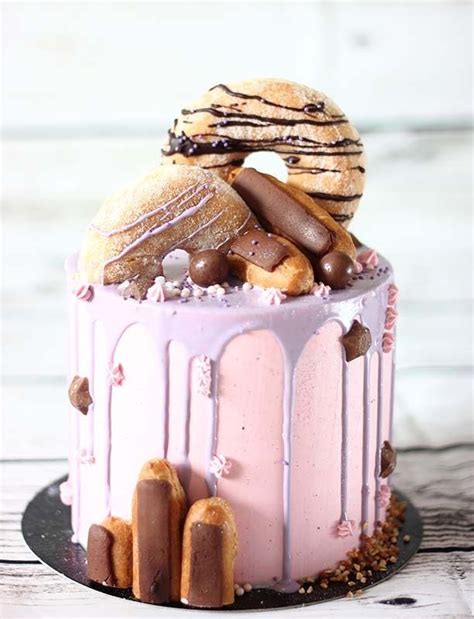 Cake «ladies fingers» prepared in a such way: Drip Cake with donuts and lady fingers. | Tortas, Torta de ...