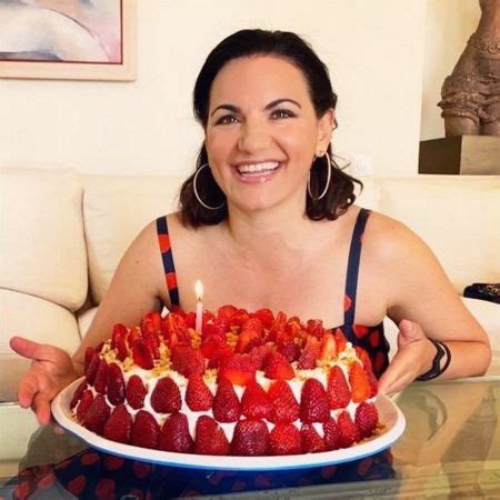 Αποκάλυψε το φύλο των δίδυμων παιδιών που περιμένει διαβάστε επίσης. Όλγα Κεφαλογιάννη ηλικία: Γενέθλια για την βουλευτή της ΝΔ ...