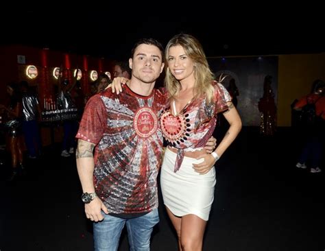O jornalista ainda mandou um beijo para o casal. Ex-BBB Cacau Colucci revela noivado com deputado no ...
