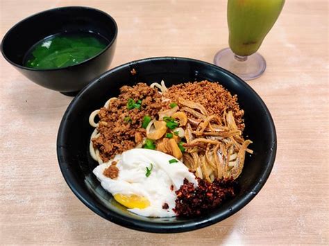 Originating from the hakka kitchen, chilli pan mee is one of the popular noodle dishes in kuala lumpur, the capital city of malaysia. The Traveling Hungryboy: KL's Restoran Super Kitchen Chili ...