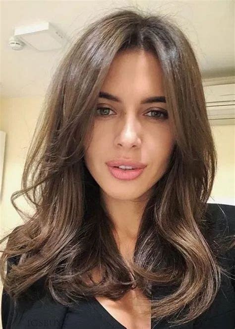 Womens Long Length Wavy Layered Hairstyles Synthetic Hair Wigs Middle Part Capless Wigs 24in