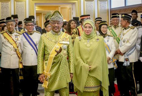 Hari wesak dirayakan oleh semua penganut agama buddha di seluruh dunia. Agong Dan Permaisuri Ucap Selamat Hari Wesak | Malaysia ...
