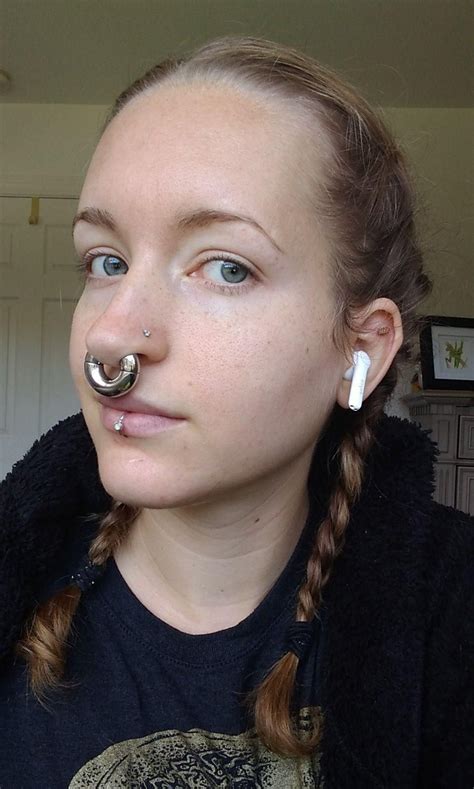 Women With Huge Septums In Facial Pictures Septum Piercing