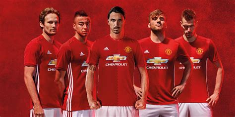It shows all personal information about the players, including age, nationality, contract duration and current market value. Manchester United 16-17 Heimtrikot veröffentlicht - Nur ...