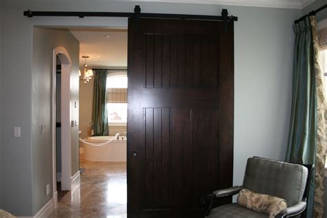 Minimalist Master Bedroom Door Ideas For Simple Design Bedroom
