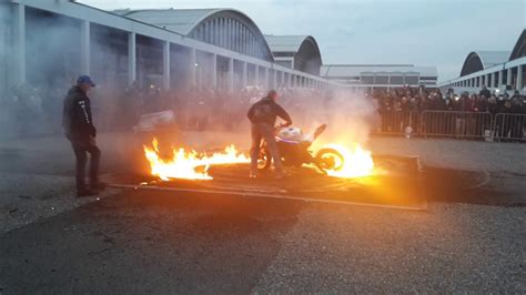 Burnout Motorrad Fire Burnoutamazing Youtube