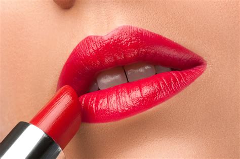 Lipstick Ingredients: What is Lipstick Made of ...