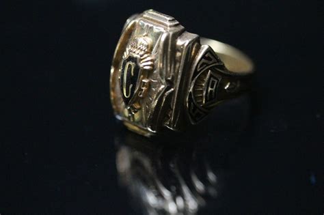 Antique 1952 10k 417 Gold Class Ring D R Initials Gem