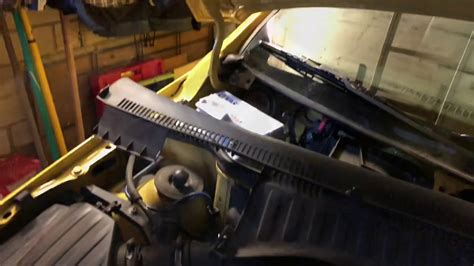 Vom opel corsa c gibt es nur wenige ausnahmen, die mit einer wartungsarmen steuerkette ausgestattet sind. PKW Batterie tauschen KFZ (Varta) Startbatterie Wechsel ...