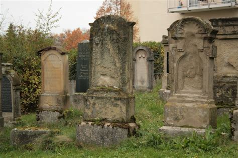 Wovon Grabsteine Erzählen Die Jüdischen Friedhöfe In Schnaittach