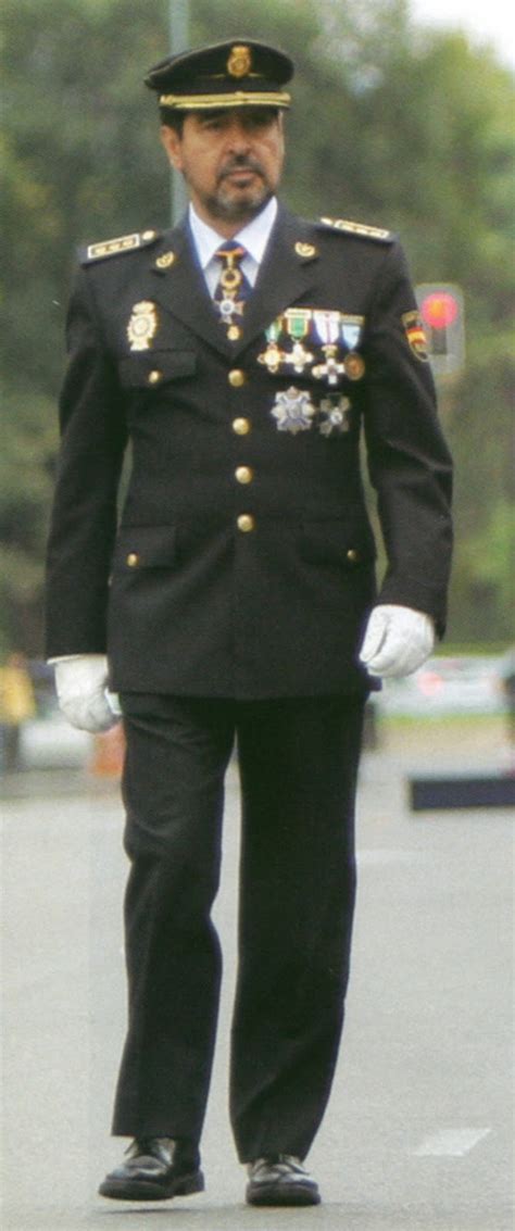 El cuerpo nacional de policía (cnp), denominado también policía nacional, nota 1 es un instituto armado español de naturaleza civil, dependiente del ministerio del interior, 2 principal responsable de la vigilancia policial de todas las capitales de provincia y núcleos urbanos que el gobierno determine. Uniformes españoles contemporáneos del ejército español ...