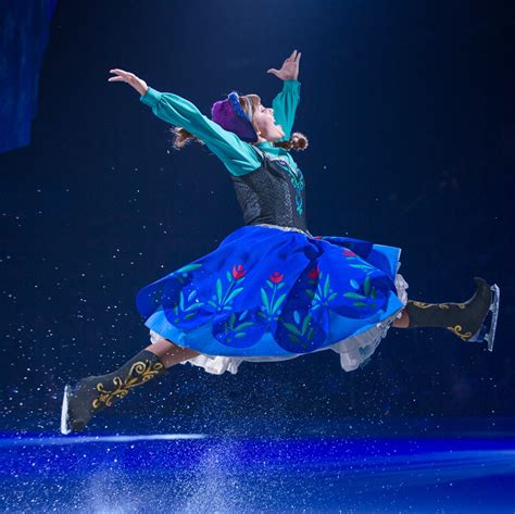 What i love about these events is how the adults enjoy the show just as much as the kids. 30 y... y mamá: Disney On Ice 2019 - Conquista tus sueños