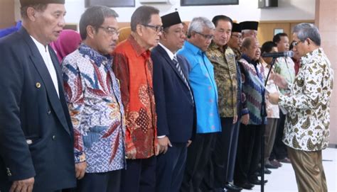 Detail inilah barisan kita mp3 mp3 dapat kamu nikmati dengan cara klik tombol download mp3 di cari kata kunci: Inilah Barisan "Otak" ABM Arungi Langkah ke Depan | TRANSTIPO