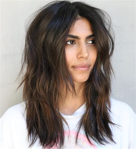 30 Flattering Hairstyles For Long Faces You’ll Want To Try In 2022