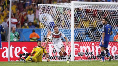 1990 wurde die nationalmannschaft in italien zum letzten mal denn dann wäre die deutsche nationalmannschaft für die wm 2014 in brasilien qualifiziert. WM - QUIZ | Die Aufstellungen des WM-Finals 2014 - Eurosport