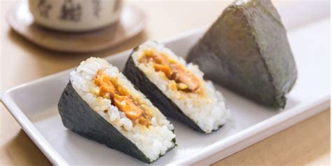 Cara membuat kerupuk dari sisa nasi, tanpa diblender dan direbus dijamin enak & gurih, by sifa aulia. Cara Membuat Onigiri Sederhana dari Nasi Biasa beserta Tips Anti Gagal, Praktis dan Enak untuk ...