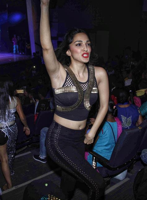 Kiara Advani Cast Kiara Advani Hot Armpits Navel Show 🔥 Bollyarm Bollystar