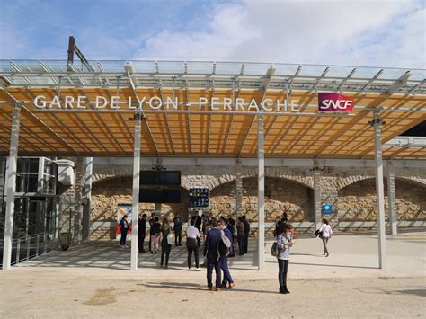 Bei ihrem aufenthalt im novotel paris gare de lyon genießen sie alle annehmlichkeiten, die paris zu bieten hat, in unmittelbarer nähe. Lyon : finis les escalators en panne, la gare de Perrache ...