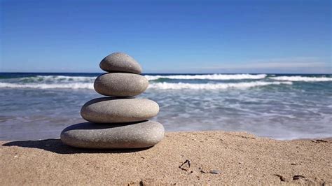 2 45 Mn Stacked Zen Stones On The Beach Détente Méditation En