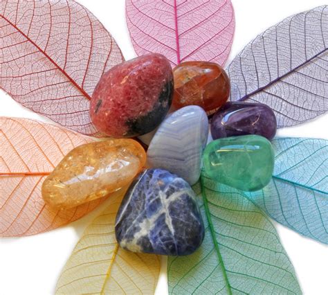 Crystals and Prayers for the Seven Chakra Archangels ⋆ Angelorum