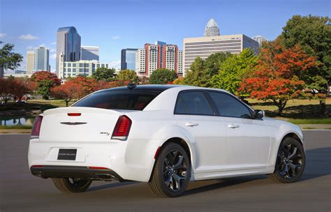 2020 Chrysler 300 Gets New Colors A New Package And New Prices Autoblog