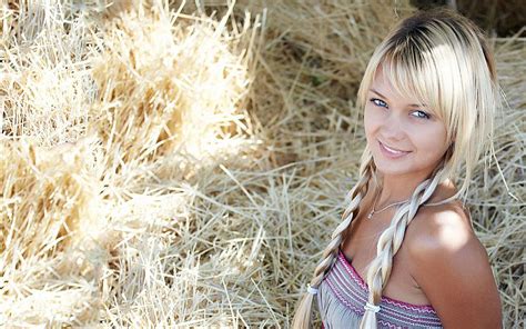 Blondes Women Close Up Blue Eyes Outdoors Smiling Faces Lada