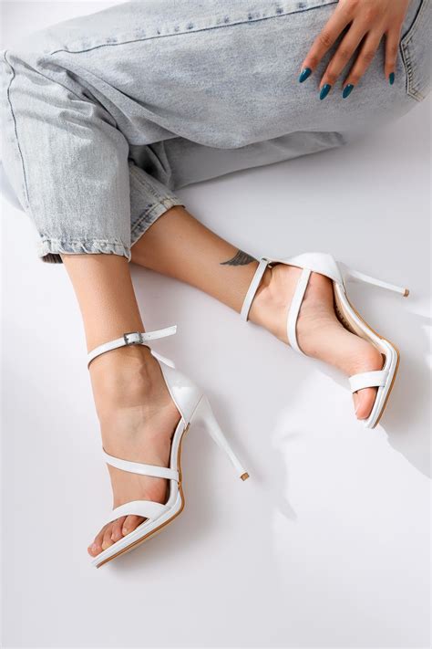 Lauretta Beyaz Yüksek İnce Topuklu Ayakkabı