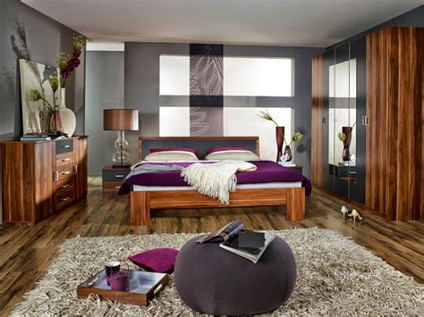Optez systématiquement pour un carrelage qui s'accorde bien avec votre décoration, vos meubles et le revêtement mural de la chambre. comment décorer une petite chambre à coucher