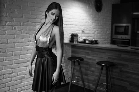 Девочка в платье черно белое 85 фото