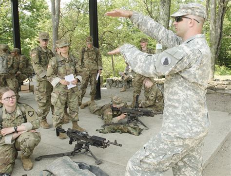 Us Army Reserve Soldier Leads The Way Us Army Reserve News