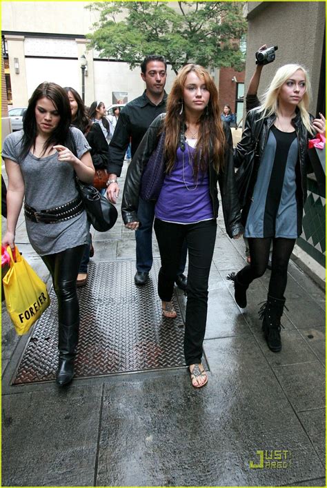 miley s pre birthday shopping spree photo 1460191 brandi cyrus miley cyrus pictures just jared