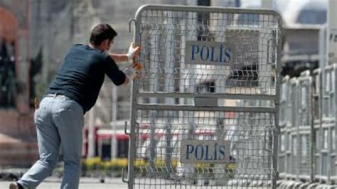Gezi Parkı çevresi polis bariyerleriyle kapatıldı