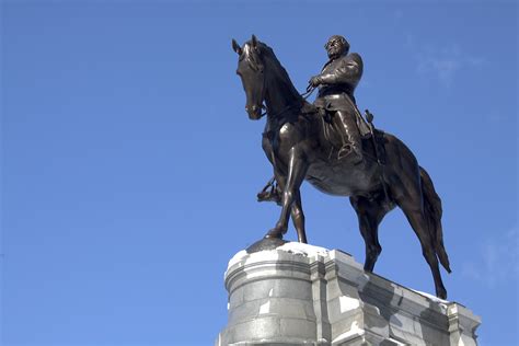 General Robert E Lee Statue On Monument Avenue In The Sno Flickr